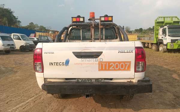TOYOTA HILUX 2.4 E