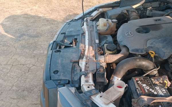TOYOTA HILUX 2.4 E