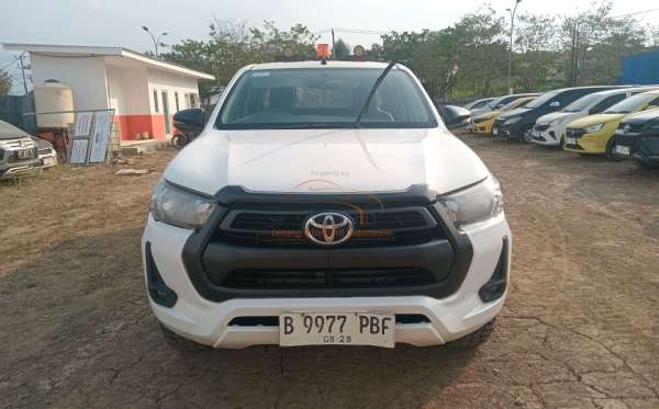 TOYOTA HILUX 2.4 E