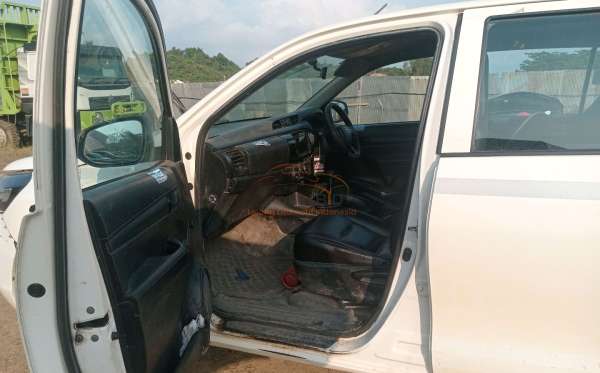 TOYOTA HILUX 2.4 E