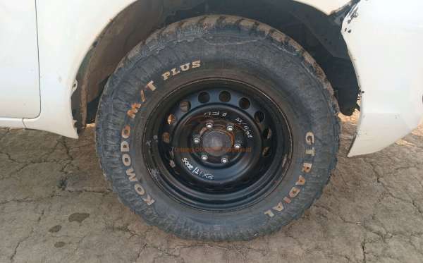 TOYOTA HILUX 2.4 E
