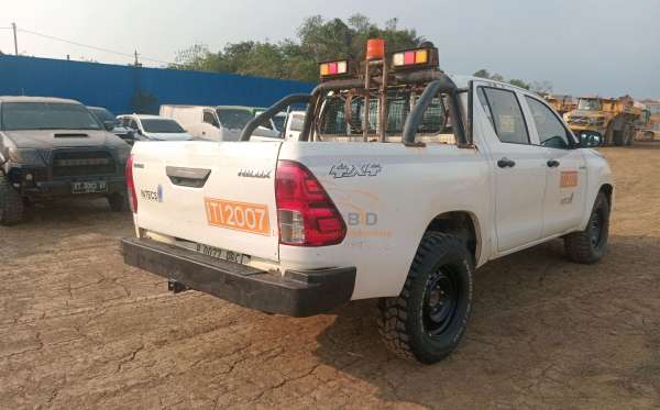 TOYOTA HILUX 2.4 E