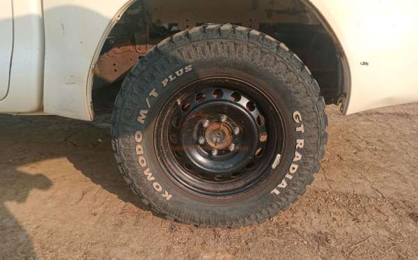 TOYOTA HILUX 2.4 E