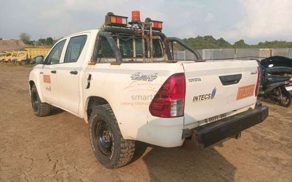 TOYOTA HILUX 2.4 E