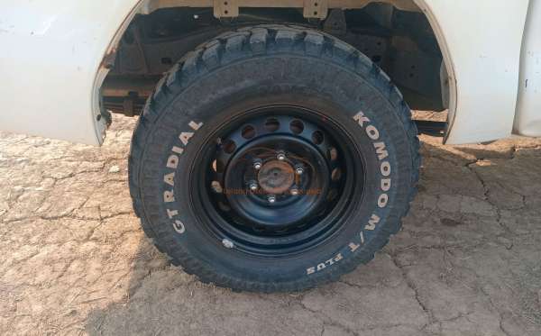 TOYOTA HILUX 2.4 E