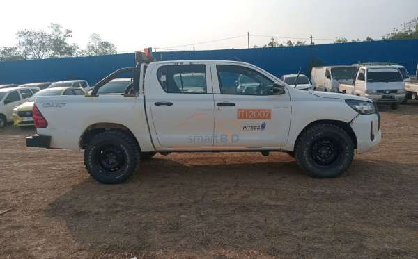 TOYOTA HILUX 2.4 E