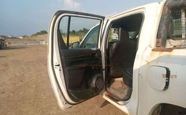 TOYOTA HILUX 2.4 E