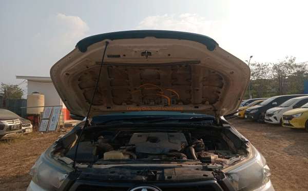 TOYOTA HILUX 2.4 E