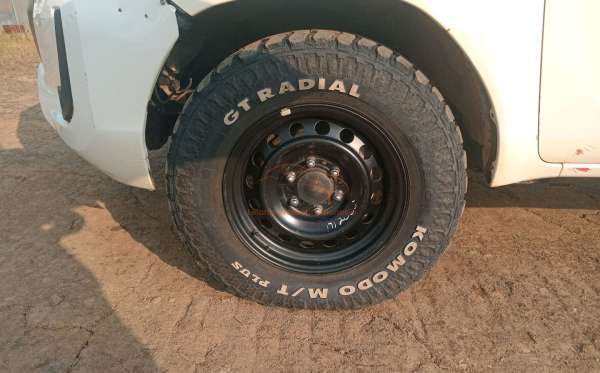 TOYOTA HILUX 2.4 E
