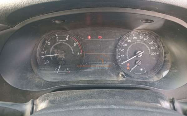 TOYOTA HILUX 2.4 E