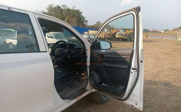 TOYOTA HILUX 2.4 E