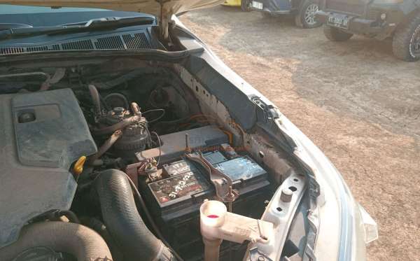 TOYOTA HILUX 2.4 E