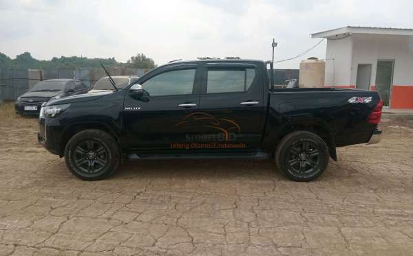 TOYOTA HILUX 2.4G DC 4X4