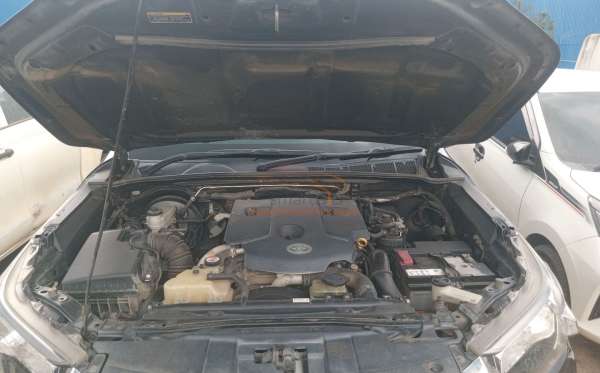 TOYOTA HILUX 2.4G DC 4X4