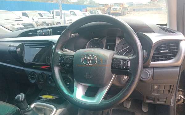 TOYOTA HILUX 2.4G DC 4X4