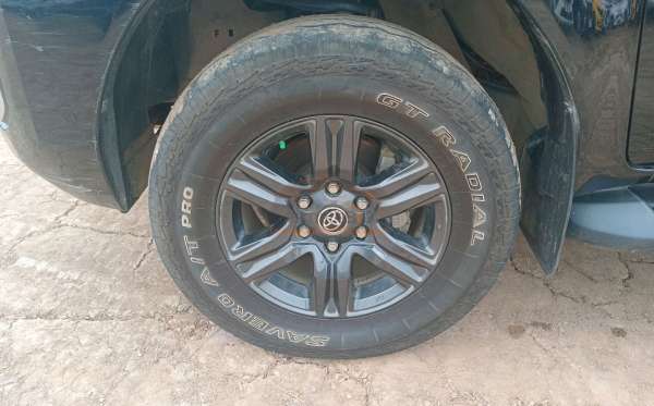 TOYOTA HILUX 2.4G DC 4X4
