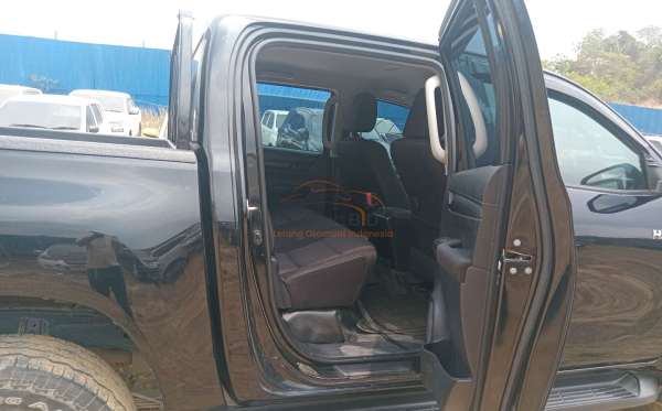 TOYOTA HILUX 2.4G DC 4X4