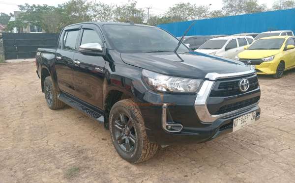 TOYOTA HILUX 2.4G DC 4X4
