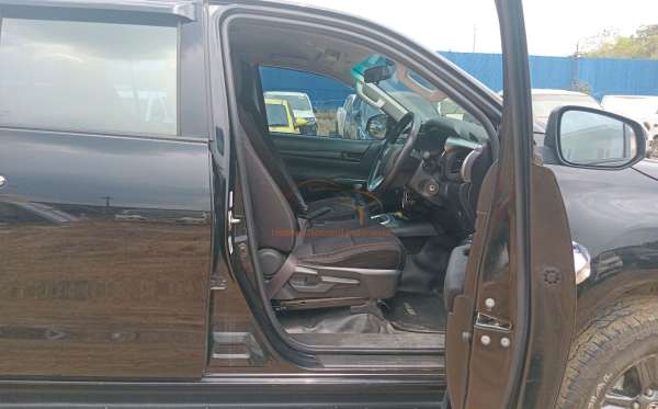 TOYOTA HILUX 2.4G DC 4X4
