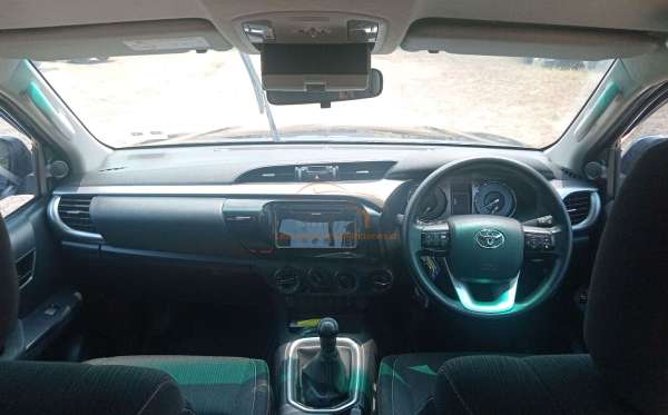 TOYOTA HILUX 2.4G DC 4X4