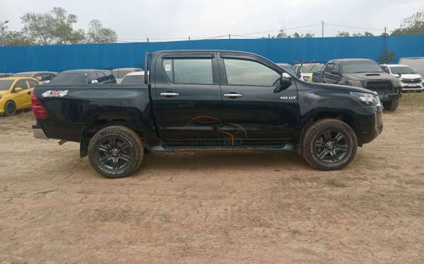 TOYOTA HILUX 2.4G DC 4X4