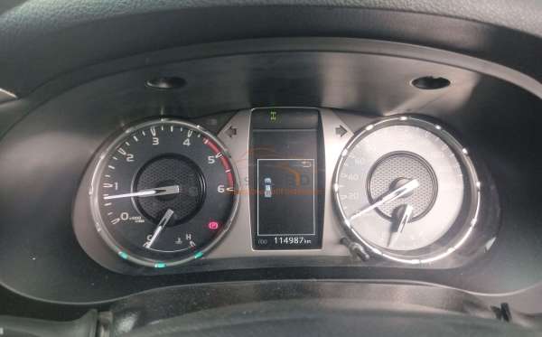 TOYOTA HILUX 2.4G DC 4X4