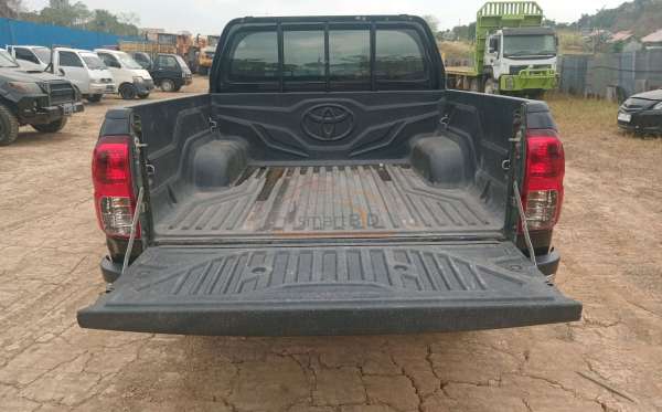 TOYOTA HILUX 2.4G DC 4X4