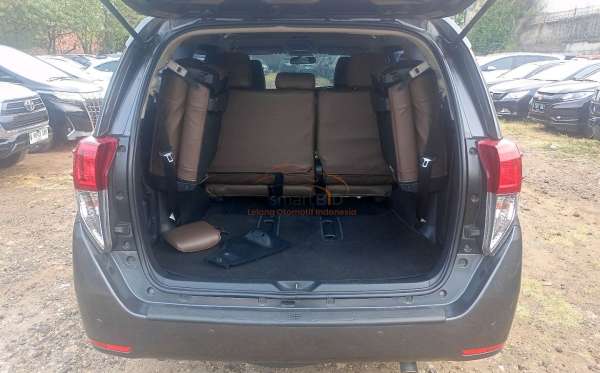 TOYOTA INNOVA 2.0 V