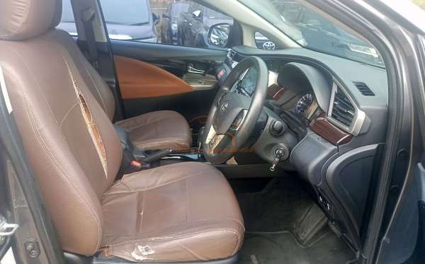 TOYOTA INNOVA 2.0 V