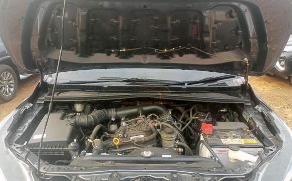 TOYOTA INNOVA 2.0 V