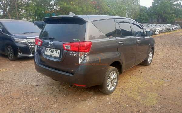 TOYOTA INNOVA 2.0 V
