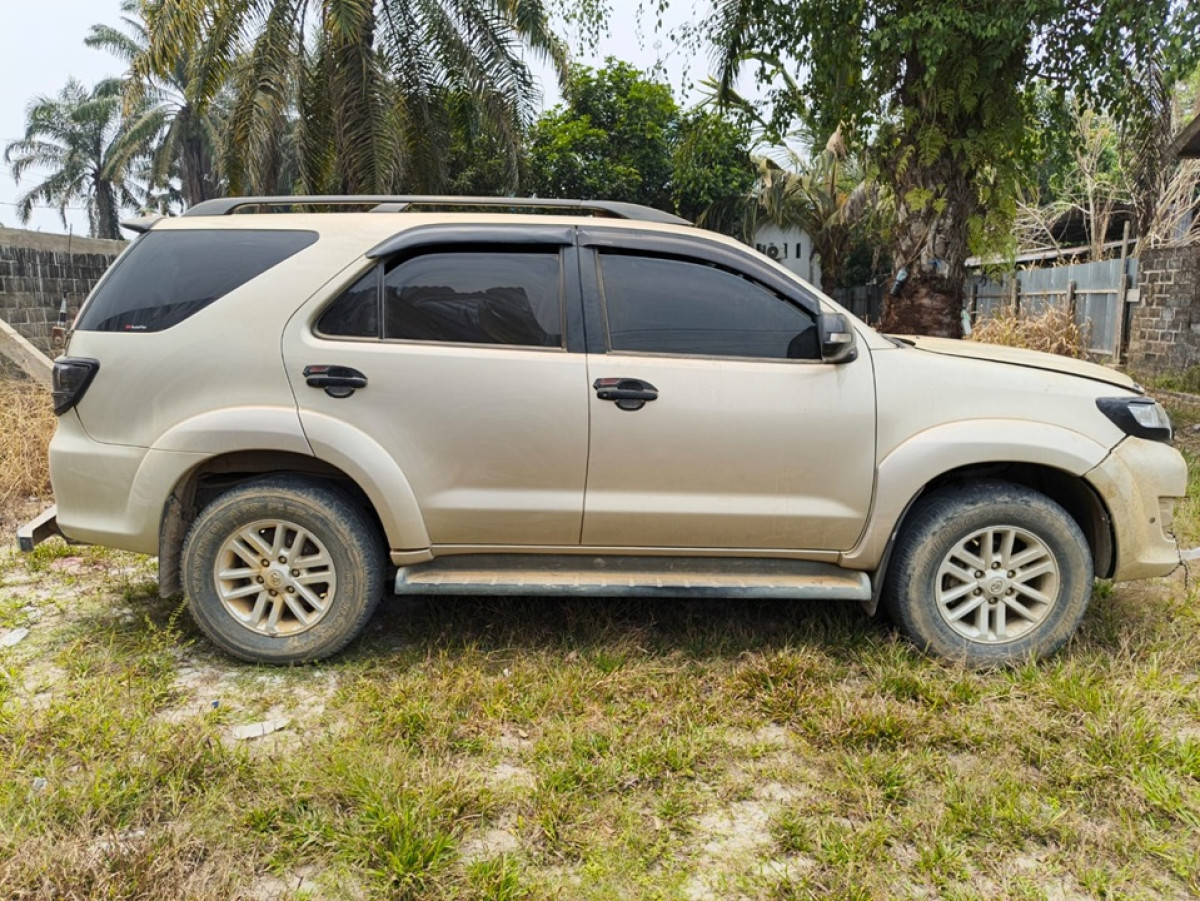 TOYOTA  FORTUNER  G 2.5