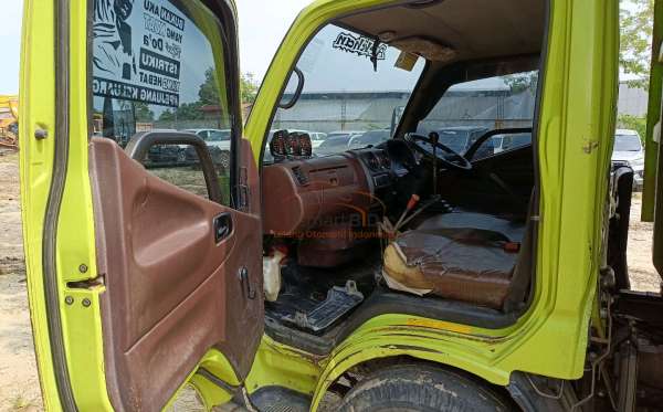 HINO DUTRO-136