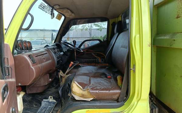HINO DUTRO-136