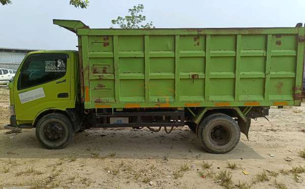 HINO DUTRO-136