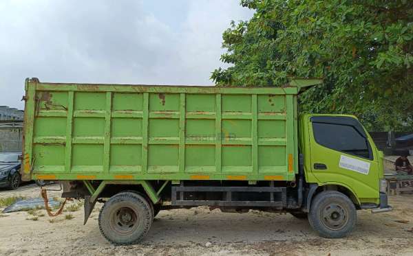HINO DUTRO-136