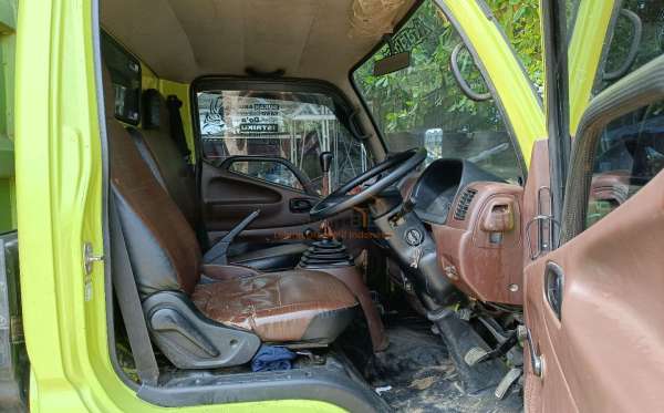 HINO DUTRO-136