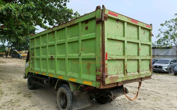 HINO DUTRO-136