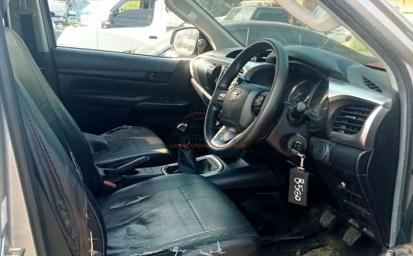 TOYOTA HILUX 2.4G DC 4X4