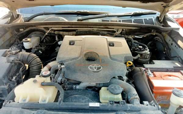 TOYOTA HILUX 2.4G DC 4X4