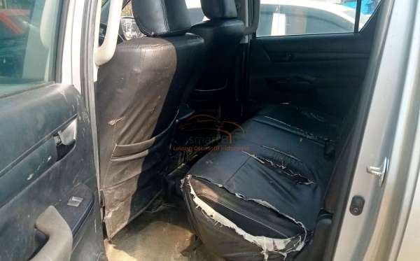 TOYOTA HILUX 2.4G DC 4X4