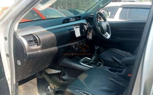TOYOTA HILUX 2.4G DC 4X4