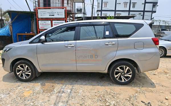 TOYOTA INNOVA