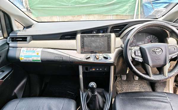TOYOTA INNOVA