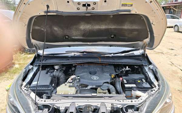 TOYOTA INNOVA