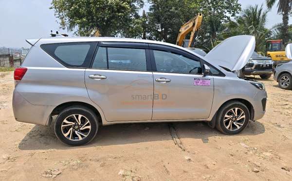 TOYOTA INNOVA