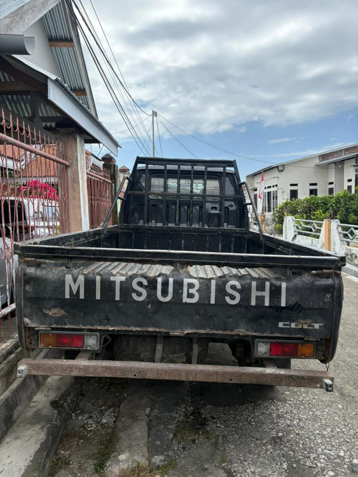 MITSUBISHI L 300  PU
