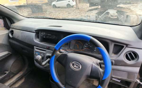 DAIHATSU  SIGRA  D