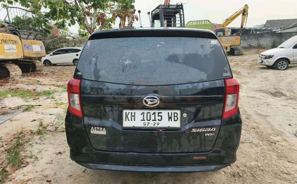 DAIHATSU  SIGRA  D