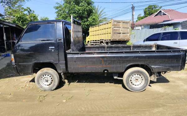 MITSUBISHI L 300